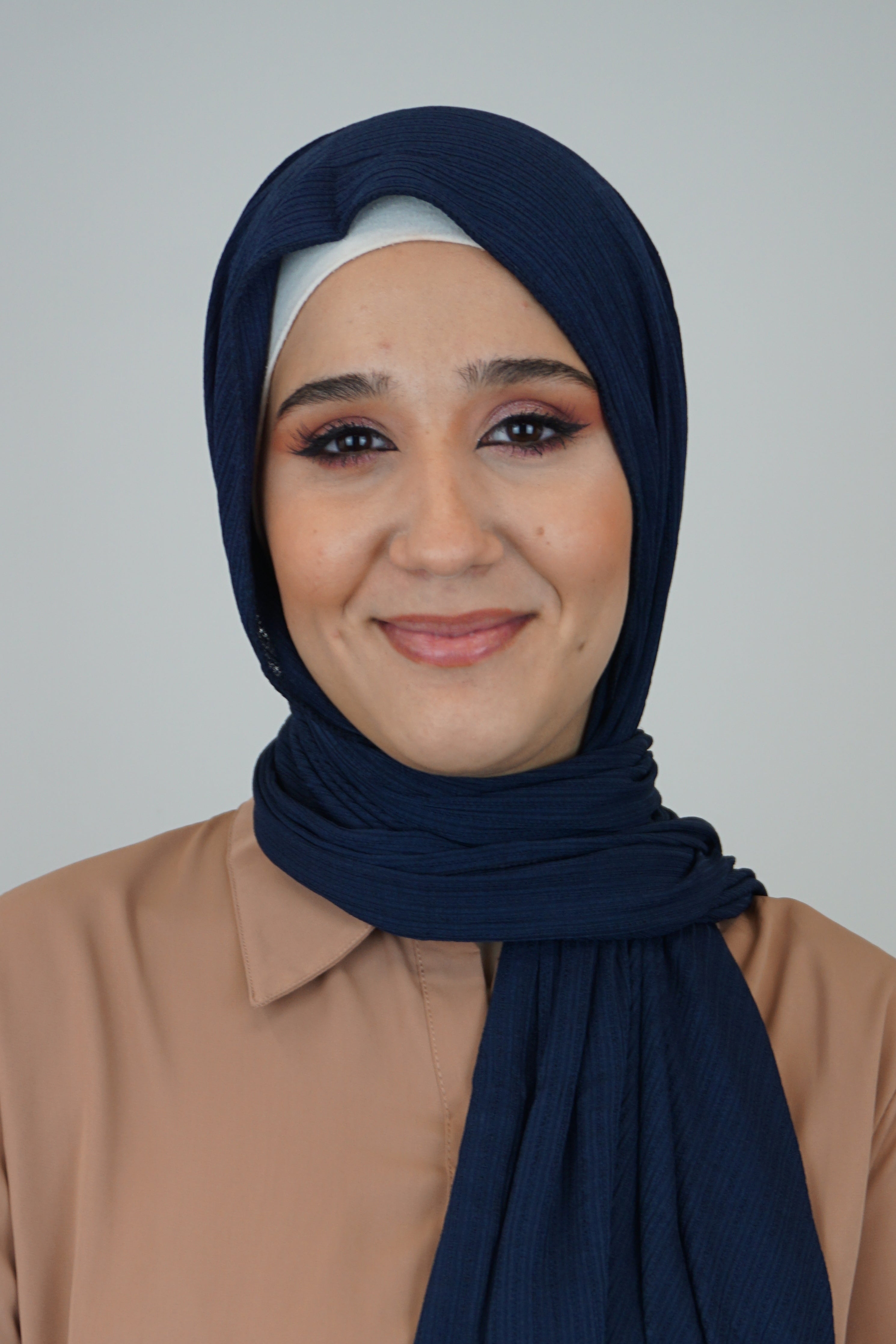 Premium Jersey Ripped Hijab Navyblau