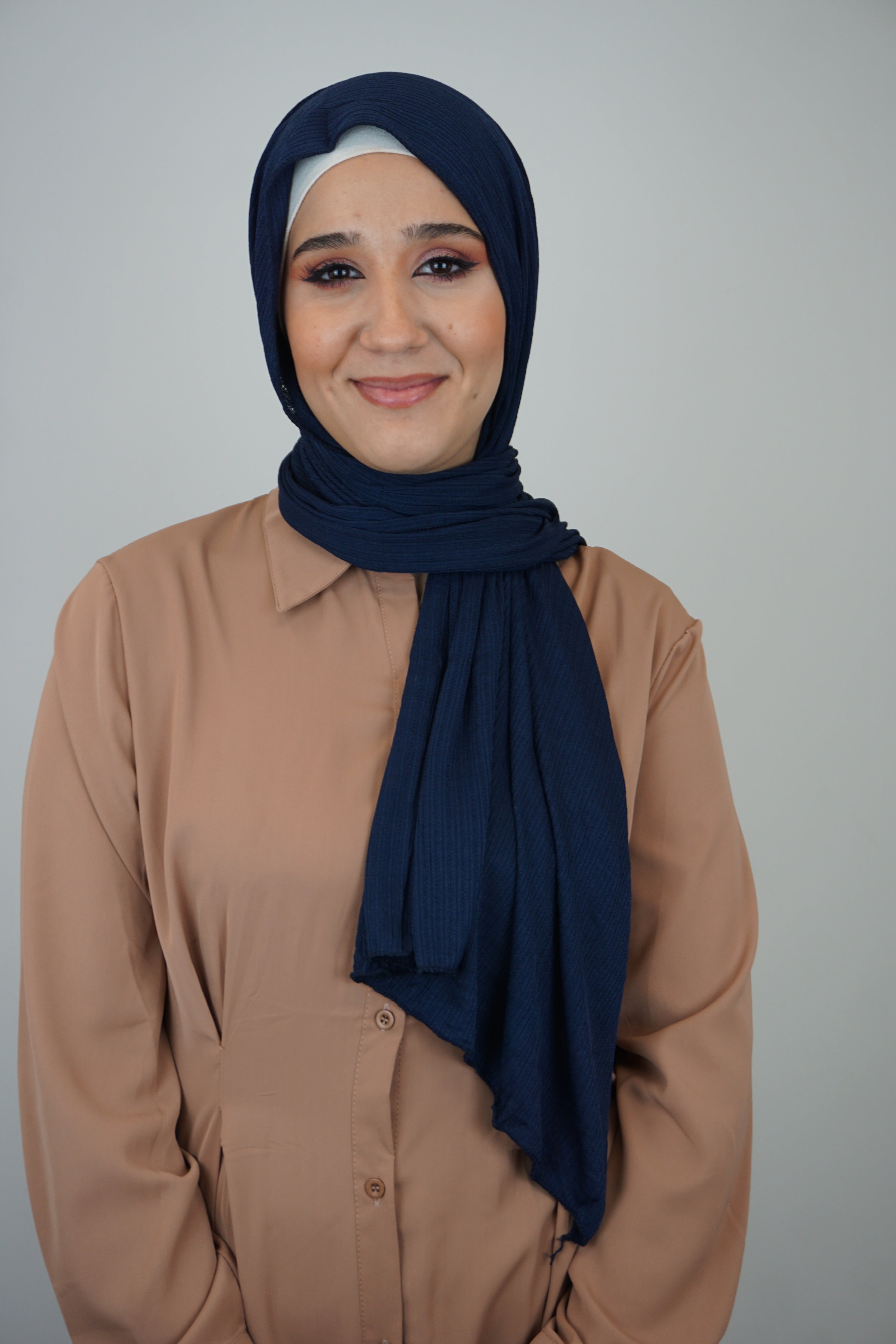 Premium Jersey Ripped Hijab Navyblau