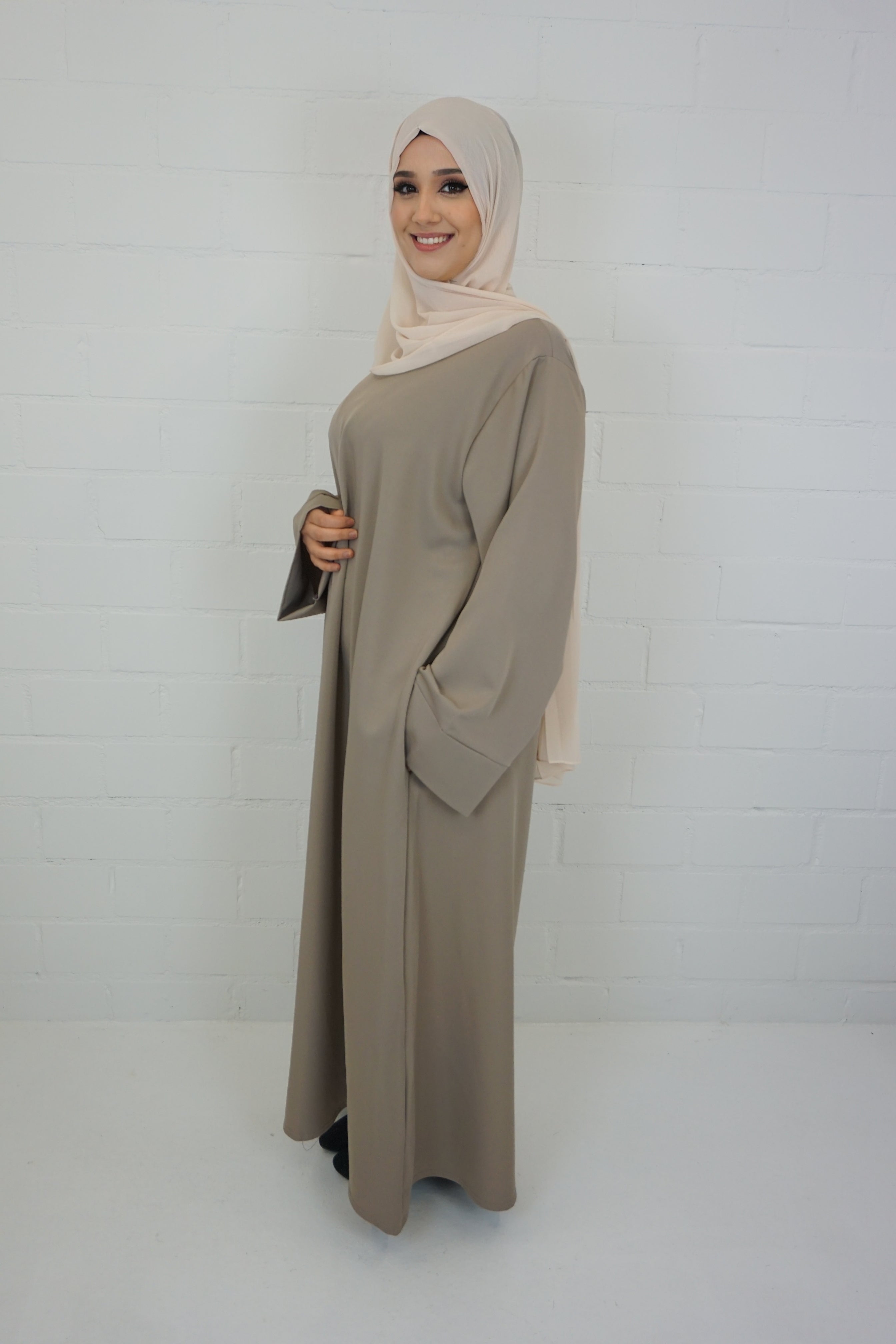 Abaya Amara Schlammgrau