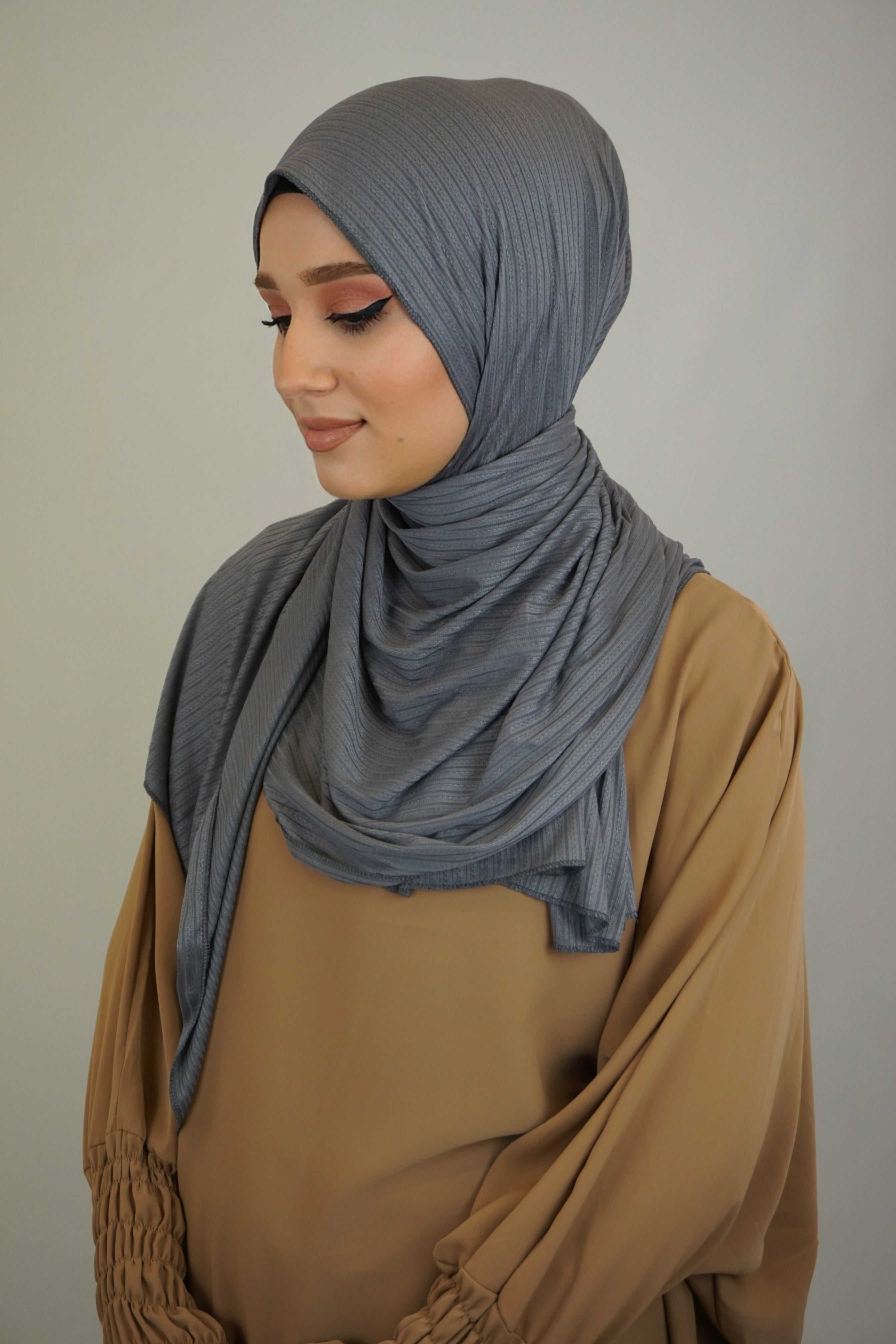 Premium Jersey Ripped Hijab Grau